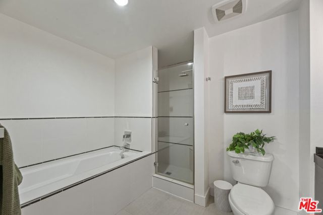 600 S Ridgeley Drive, Los Angeles CA: https://media.crmls.org/mediaz/9409378e-9313-42a7-b1bf-be948239211d.jpg