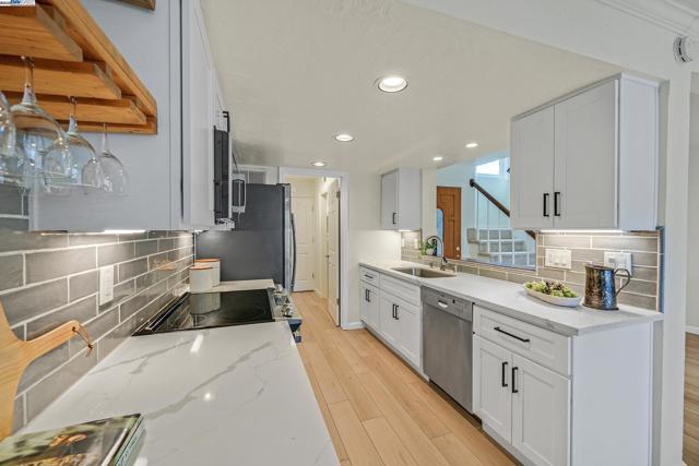 992 Del Norte Dr, Livermore CA: https://media.crmls.org/mediaz/9409746d-971a-4e47-b770-7ca2d36c6f7f.jpg