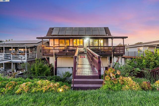 71 Taylor Pl, Bethel Island CA: https://media.crmls.org/mediaz/940a0fee-f9fe-4a3b-915a-cd9daddde0b3.jpg