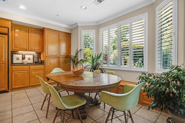 2461 Ancona Cir, Livermore CA: https://media.crmls.org/mediaz/940a462d-9c5e-4bcb-b176-1e603909474f.jpg