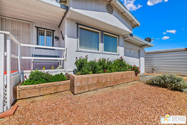 16740 Sunrise Road, Desert Hot Springs CA: https://media.crmls.org/mediaz/940a807f-8f40-491e-8f1c-7f80528c80e5.jpg