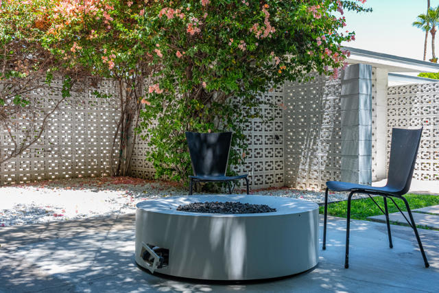 1529 S Riverside Drive, Palm Springs, CA 92264