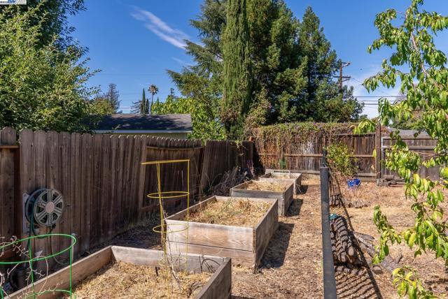 1515 Grove Way, Concord CA: https://media.crmls.org/mediaz/940adcdb-6bdc-4cf1-b89b-764e679182d4.jpg