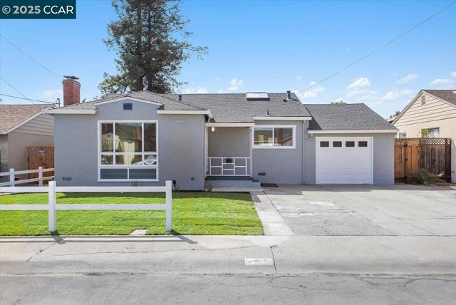 15067 Churchill St, San Leandro CA: https://media.crmls.org/mediaz/940bee68-223a-4615-9356-7a5ed34beec7.jpg