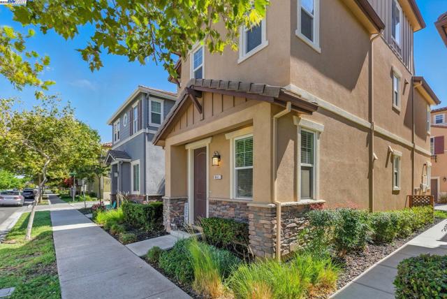 841 Fan Palm Ln, Brentwood CA: https://media.crmls.org/mediaz/940c1f69-f757-4c23-8d53-5764d8b5387e.jpg