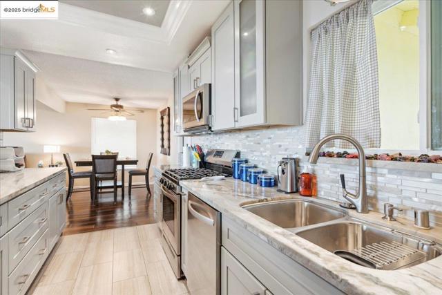 11772 Cranford Way, Oakland CA: https://media.crmls.org/mediaz/940c8178-cbf9-4f6b-8400-9ba54b57eb6c.jpg