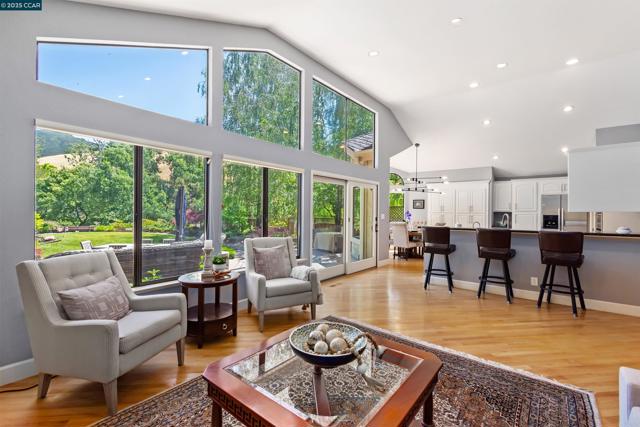 3100 Fox Creek Dr, Danville CA: https://media.crmls.org/mediaz/940ca314-6f9e-473f-88a3-ef800e739566.jpg