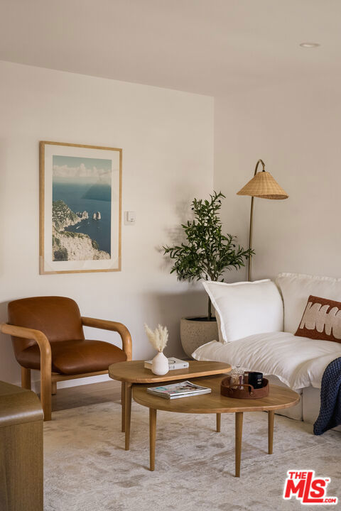 https://media.crmls.org/mediaz/940ca6f5-d987-4f98-a37a-6f61e764914f.jpg?preset=X-Large