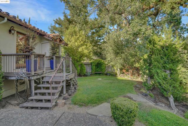 17 Pomo Ct, Napa CA: https://media.crmls.org/mediaz/940d052a-8092-4740-a0c6-97f085c76879.jpg