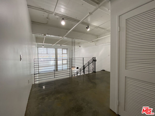 1130 S Flower Street, Los Angeles CA: https://media.crmls.org/mediaz/940d7908-e1ef-4cdb-a036-2c752a76e991.jpg