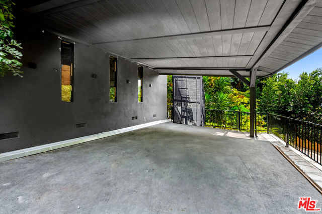 1782 Viewmont Drive, Los Angeles CA: https://media.crmls.org/mediaz/940d876e-4ec2-4afe-9ef3-b309e0a5f165.jpg