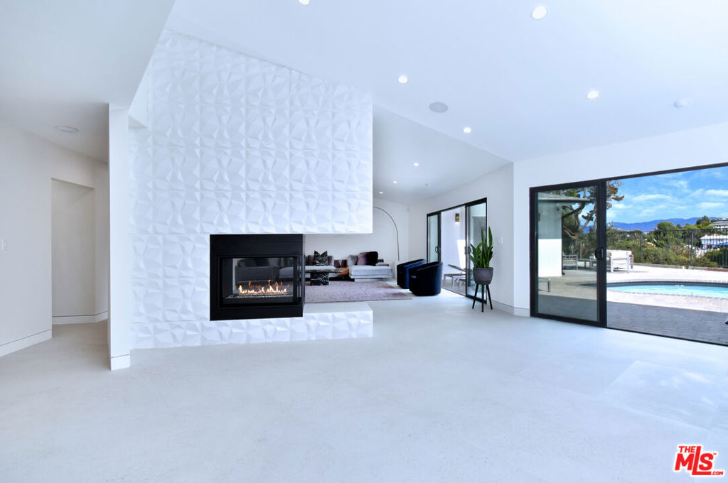 3196 Dona Mema Place — Contemporary
