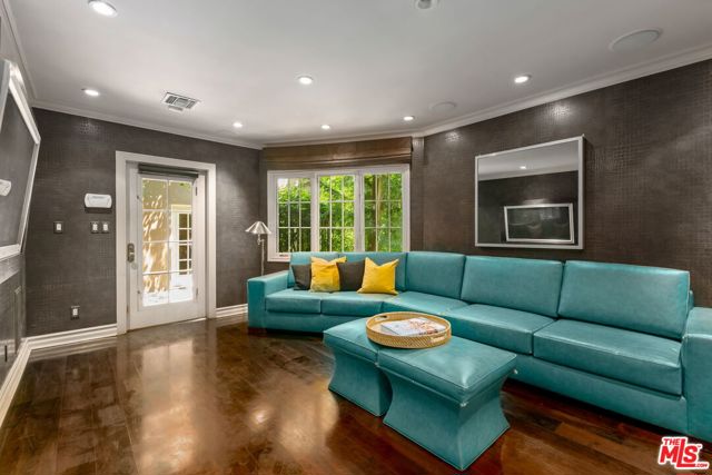 9053 Elevado Street, West Hollywood CA: https://media.crmls.org/mediaz/940dace5-bb6c-426f-908e-081020bf1586.jpg