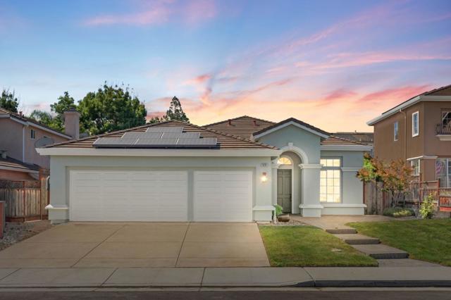 1476 Senegal Court, Gilroy CA: https://media.crmls.org/mediaz/940deba2-8b32-436b-936f-a7a9bfdf7533.jpg