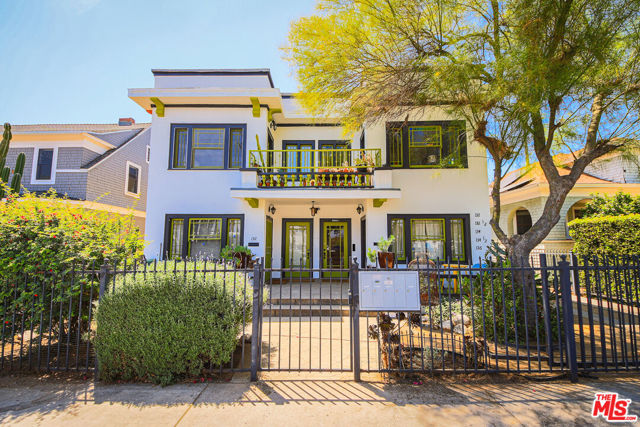 132 N Avenue 57, Los Angeles CA: https://media.crmls.org/mediaz/940e50df-93bf-452c-bb92-96a921f3360d.jpg