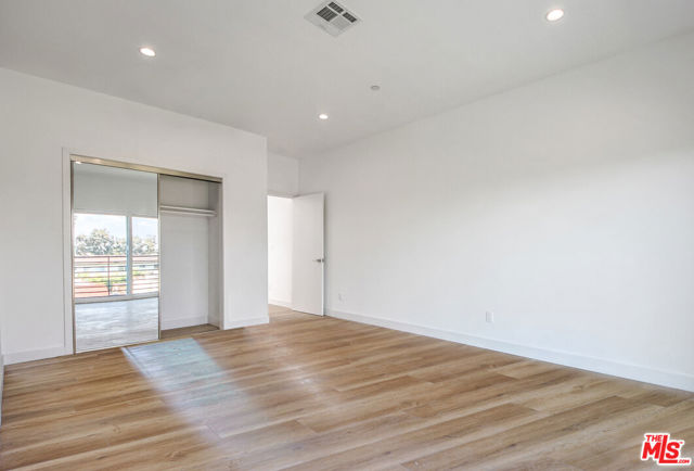 1923 Carmona Avenue, Los Angeles CA: https://media.crmls.org/mediaz/940e7beb-f4a9-4db5-8698-1422ecbdc553.jpg
