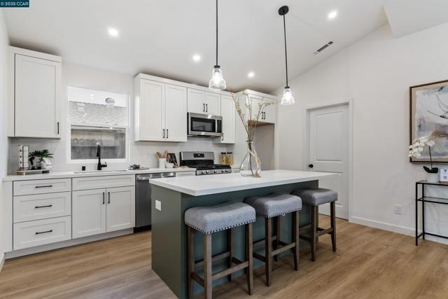 330 Warren Way, Pittsburg CA: https://media.crmls.org/mediaz/940ea006-a943-438c-835e-73b2eb6c95be.jpg