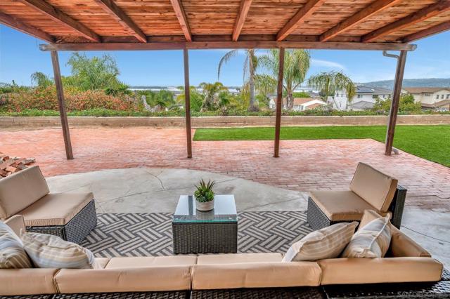 2238 Tokalon St, San Diego CA: https://media.crmls.org/mediaz/940f36b1-1b9b-4300-9aa5-c6ac2a3e67bb.jpg