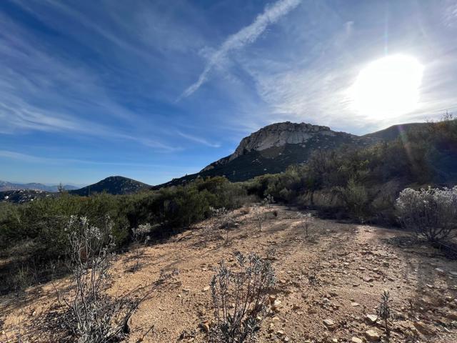 17441 Dos Picos Park Road, Ramona CA: https://media.crmls.org/mediaz/940f6415-d330-4af4-beee-7e5df443b0bf.jpg