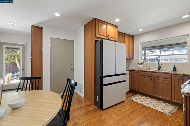 6944 Cedar Ln, Dublin CA: https://media.crmls.org/mediaz/940f99cd-9fef-4fab-b5fe-06be86812b16.jpg