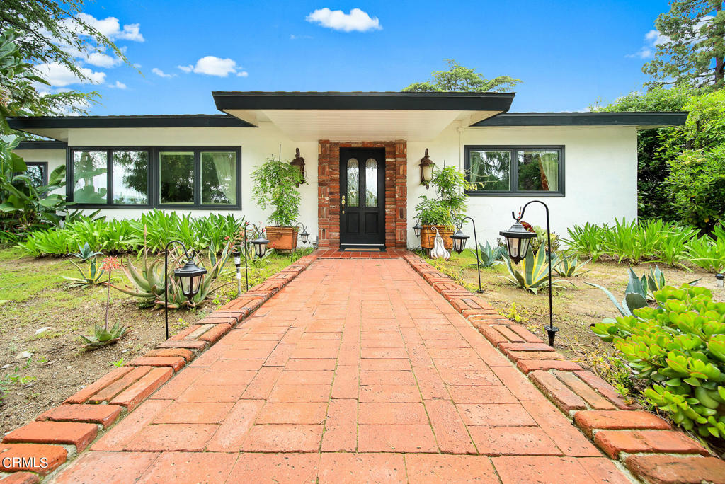 2145 Via Venado Street, La Canada Flintridge, CA 91011