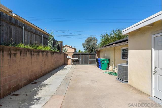 6387 Lake Badin Ave, San Diego CA: https://media.crmls.org/mediaz/94107186-de4d-4608-a9d1-8b30c514b9c9.jpg