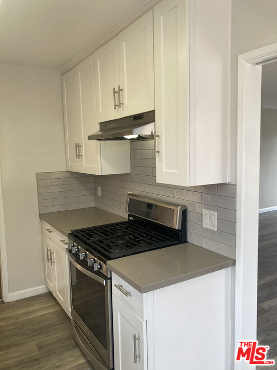 1538 STANFORD Street, Santa Monica CA: https://media.crmls.org/mediaz/9410f003-8861-4a57-bb9f-fbba170ad829.jpg