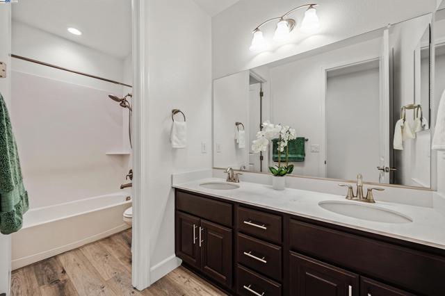 2288 Jessica Way, Tracy CA: https://media.crmls.org/mediaz/9411dda3-5d89-4e26-9f00-fd0445c78aa2.jpg