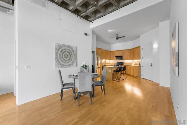3211 5Th Ave, San Diego CA: https://media.crmls.org/mediaz/94126256-e394-4e97-975b-cc3a15211d0a.jpg