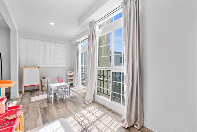 Detail Gallery Image 11 of 26 For 344 Orange Ave #203,  Coronado,  CA 92118 - 3 Beds | 2 Baths