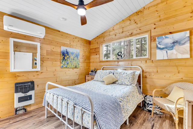 53125 Overlook Drive, Idyllwild CA: https://media.crmls.org/mediaz/94130d99-fcca-4d15-b949-a94e81ff86b4.jpg