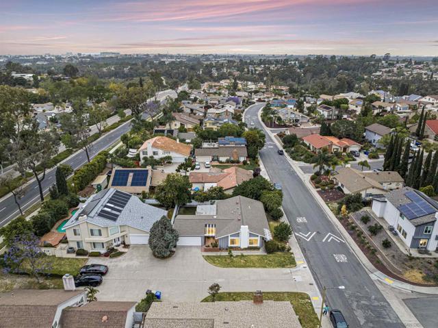 10671 Montego Dr, San Diego CA: https://media.crmls.org/mediaz/94137b31-7e4e-42d1-a86b-04d9346f9826.jpg