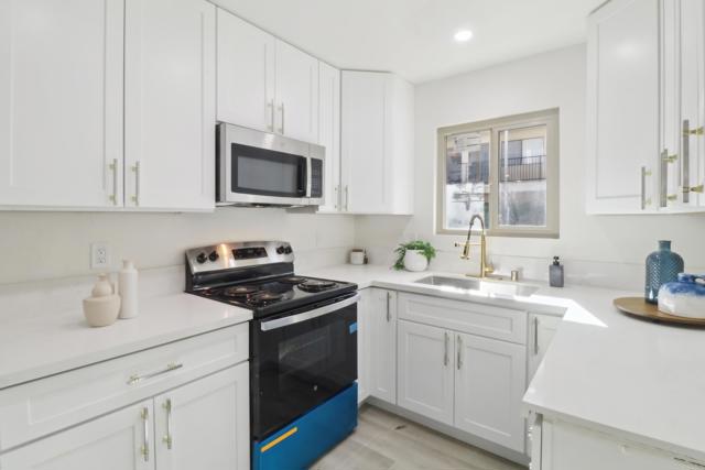 Detail Gallery Image 3 of 25 For 3535 Monroe Ave #5,  San Diego,  CA 92116 - 2 Beds | 2 Baths