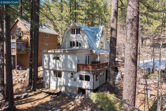 12255 Sierra Dr, Truckee CA: https://media.crmls.org/mediaz/94144009-08ca-44e0-ae96-094946fb0b80.jpg