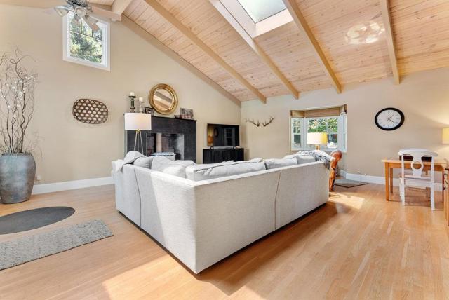 455 Calle Del Sol, Aptos CA: https://media.crmls.org/mediaz/94144329-2664-406c-be1d-a5b8e045807e.jpg