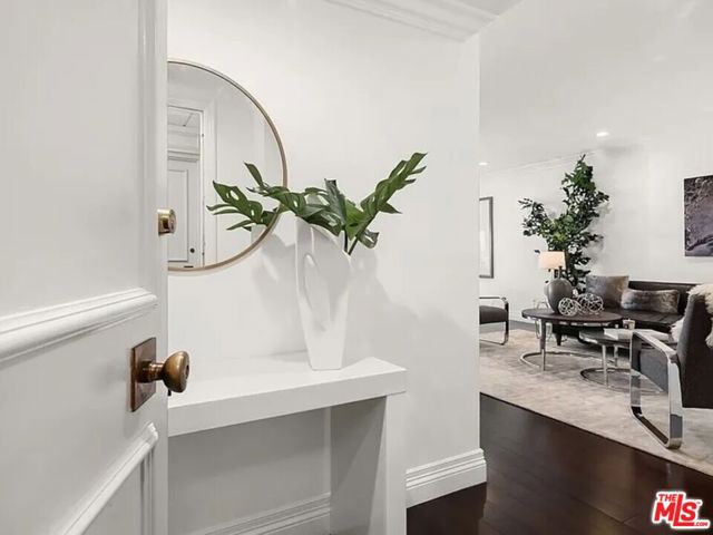10450 Wilshire Boulevard, Los Angeles CA: https://media.crmls.org/mediaz/94146de8-2c9a-43d4-bcba-b2851ef39e20.jpg