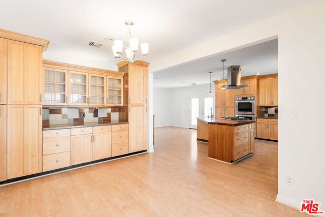 3 Bed Home for Sale in Burbank, California
