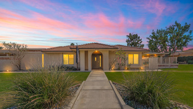 49327 Eisenhower Drive, Indio CA: https://media.crmls.org/mediaz/94151a49-be1d-471d-bc8d-dfc0d1b6f09c.jpg