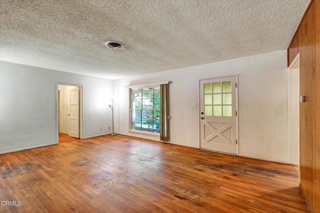 Detail Gallery Image 6 of 49 For 3942 Los Olivos Ln, Glendale,  CA 91214 - 3 Beds | 2 Baths