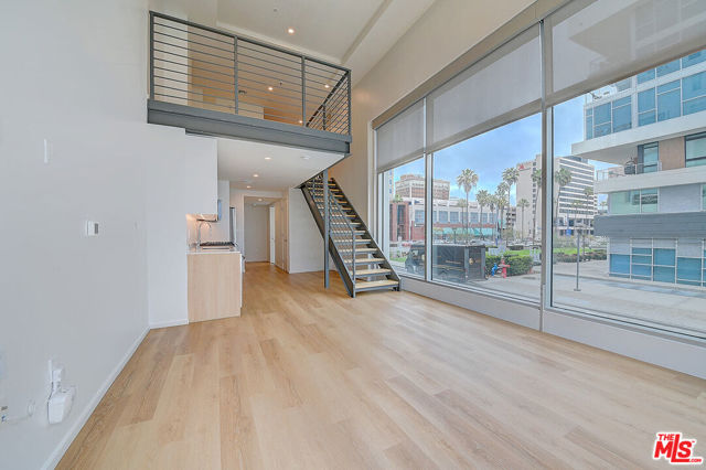 200 W Ocean Boulevard, Long Beach CA: https://media.crmls.org/mediaz/94158436-376c-4e17-8868-7fb43e07748b.jpg