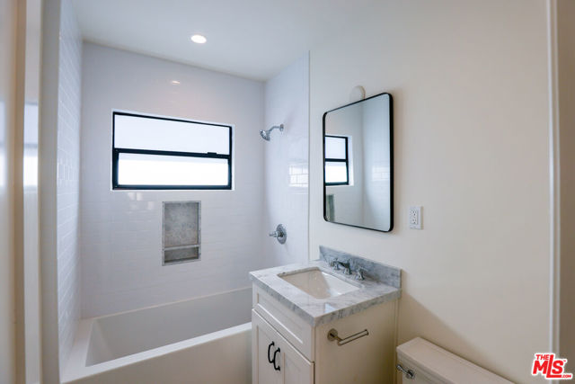 22227 PACIFIC COAST Highway, Malibu CA: https://media.crmls.org/mediaz/9415e3a0-ca06-4e55-b5b0-3e4772e9846d.jpg