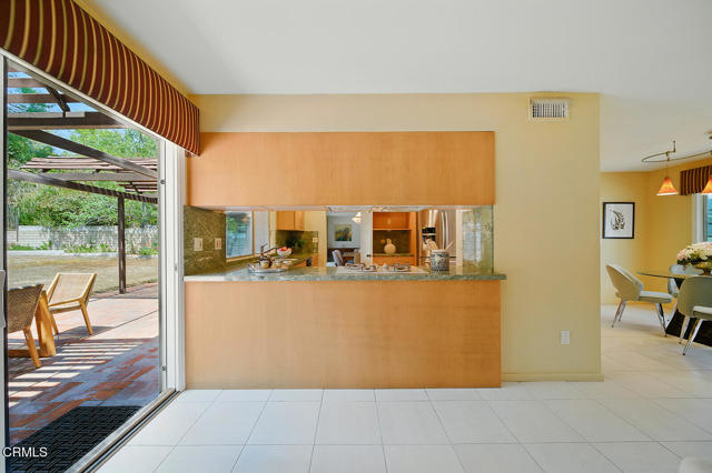 3121 Kingridge Way, Glendale CA: https://media.crmls.org/mediaz/9415f696-bd57-45b3-9113-72f62b7ba251.jpg