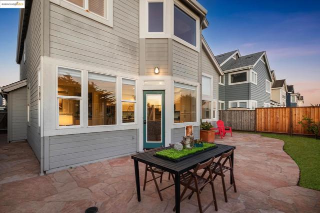 3 Harbor View Dr, Richmond CA: https://media.crmls.org/mediaz/9416186a-0689-4b98-b401-623a228a27dd.jpg