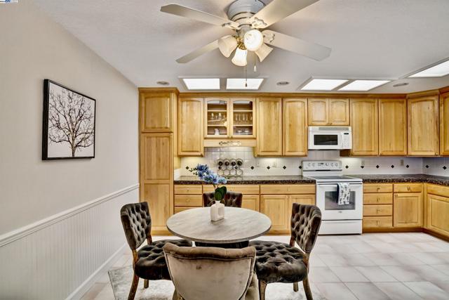 2217 Ptarmigan Dr, Walnut Creek CA: https://media.crmls.org/mediaz/941621e6-c0f5-4bd7-aa19-5b15fa8779cb.jpg