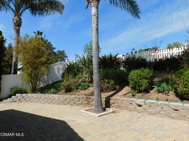 559 Stoney Peak Court, Simi Valley CA: https://media.crmls.org/mediaz/94163113-ce73-4902-81ee-e34e3d4df05e.jpg