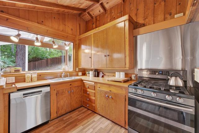 14755 Two Bar Road, Boulder Creek CA: https://media.crmls.org/mediaz/94164144-5117-41f5-8e53-cd0bf063a232.jpg