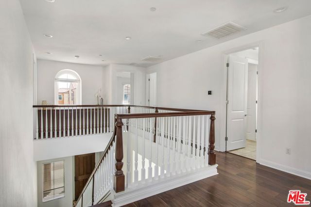 20659 W Beech Circle, Porter Ranch CA: https://media.crmls.org/mediaz/9416be79-fe0a-47e8-942c-37b7819d6b5f.jpg