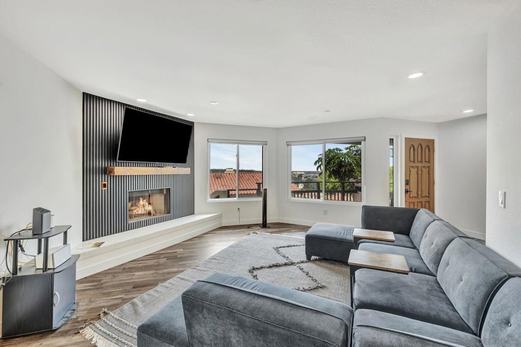 MLS #250037571SD image #12