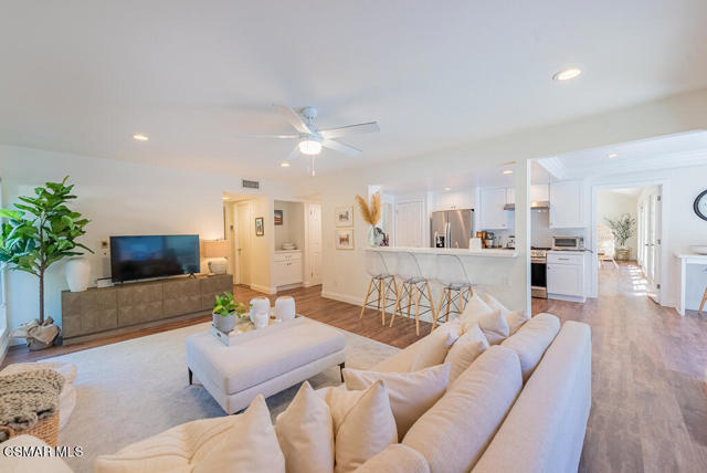 1453 Cheswick Place, Westlake Village CA: https://media.crmls.org/mediaz/9417c241-3712-42cb-97e7-29f18f9205b2.jpg