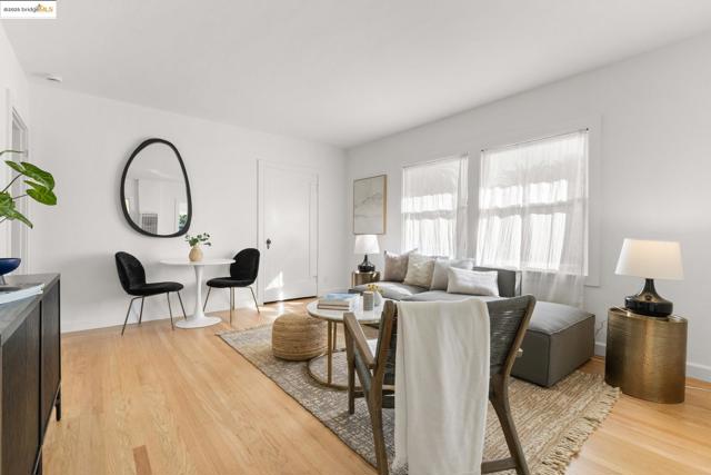 4008 Woodruff Ave, Oakland CA: https://media.crmls.org/mediaz/94187e94-c686-44e1-a337-e8f16a359a50.jpg
